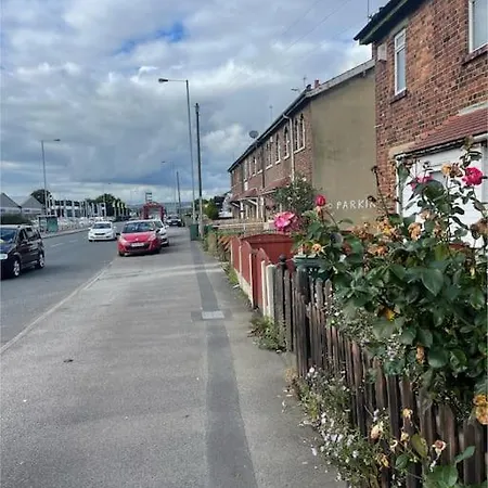 Cheerful 2 Bedroom Mid Terrace House In Bd2 Bradford (West Yorkshire)