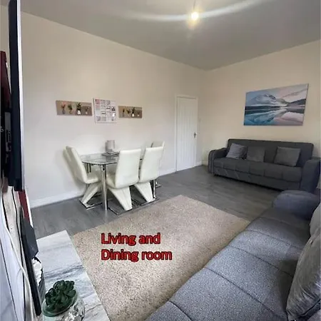 Cheerful 2 Bedroom Mid Terrace House In Bd2 * Bradford (West Yorkshire)