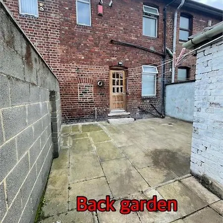 Holiday home Cheerful 2 Bedroom Mid Terrace House In Bd2 Bradford (West Yorkshire)