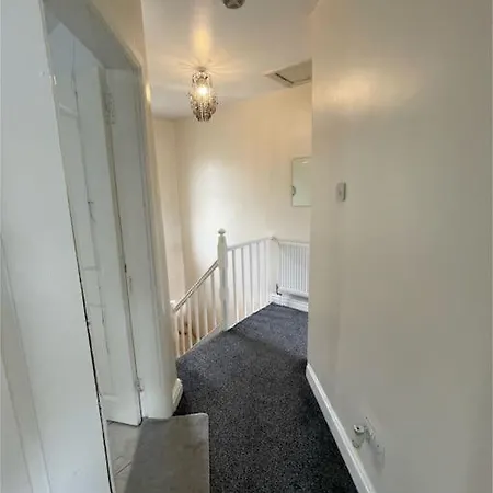 Holiday home Cheerful 2 Bedroom Mid Terrace House In Bd2 Bradford (West Yorkshire)