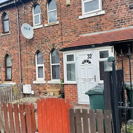 Cheerful 2 Bedroom Mid Terrace House In Bd2 * Bradford (West Yorkshire)