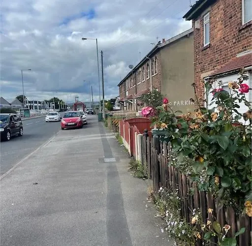 Cheerful 2 Bedroom Mid Terrace House In Bd2 Bradford (West Yorkshire)
