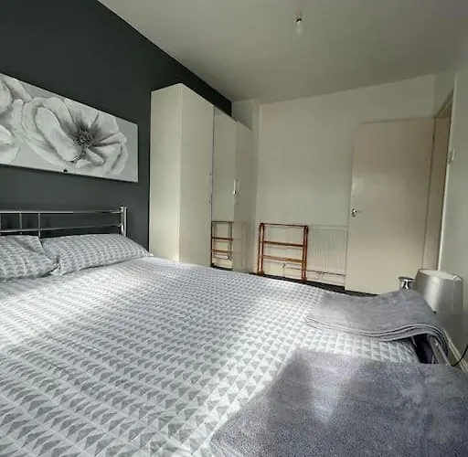 Tatil Evi Cheerful 2 Bedroom Mid Terrace House In Bd2 *