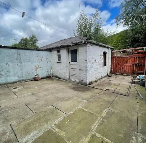 Holiday home Cheerful 2 Bedroom Mid Terrace House In Bd2