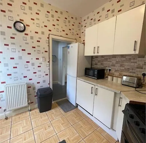 Tatil Evi Cheerful 2 Bedroom Mid Terrace House In Bd2 *