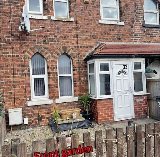 Cheerful 2 Bedroom Mid Terrace House In Bd2 * Bradford (West Yorkshire)